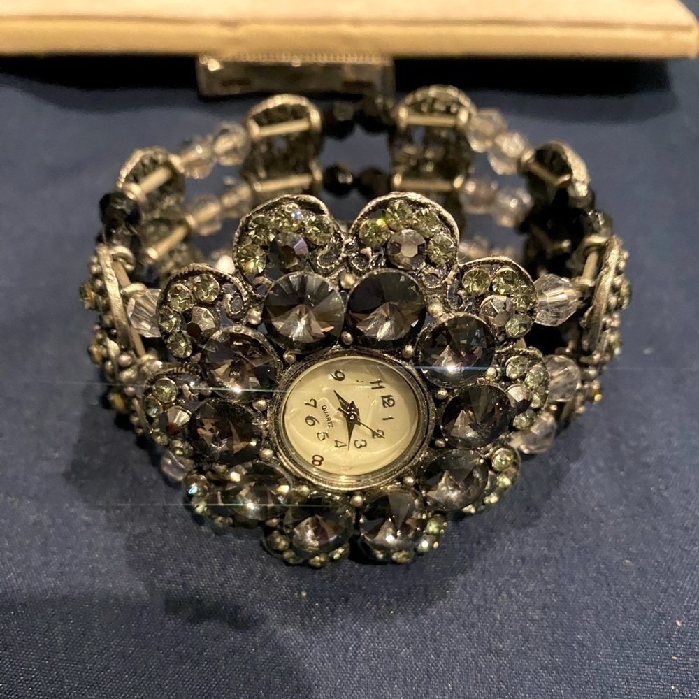 Women’s Victoria Gothic vintage bracelet watch, stretch band. Black rhinestones